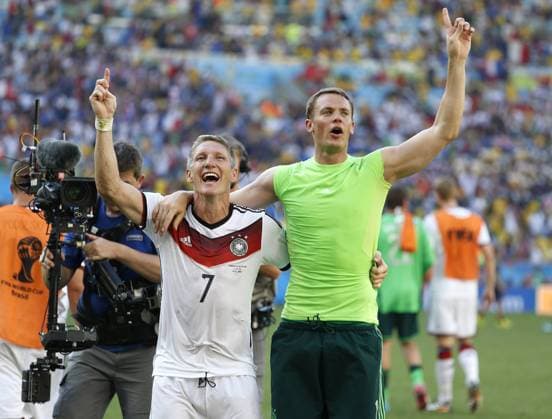 SCHWEINSTEIGER Bastian mit Torwart NEUER Manuel TEAM DEUTSCHLAND FIFA Fussball Weltmeisterschaften 2014 in Brasilien Viertelfinale Frankrach - Deutschland 0:1 am 04.Juli 2014 in Rio de Janeiro 