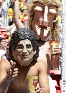 BRASILIA: Argentina s supporter with Diego Maradona mask pictured ahead of the quarter final match in Estadio Nacional Mane Garrincha, in Brasilia, during the 2014 FIFA World Cup, Saturday 05 July 2014. DIRKxWAEM  Aufmacher premiumd kurios Komik 11604
