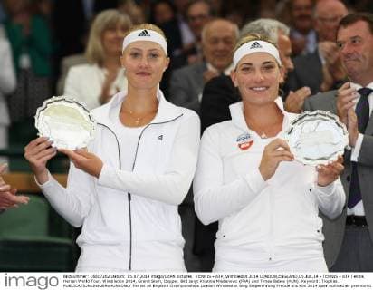 TENNIS - ATP, Wimbledon 2014 LONDON,ENGLAND,05.JUL.14 - TENNIS - ATP Tennis Herren World Tour, Wimbledon 2014, Grand Slam, Doppel. Bild zeigt Kristina Mladenovic (FRA) und Timea Babos (HUN). Keyword: Trophäe. 