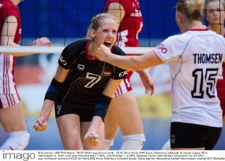 05.07.2014, Kleine EWE Arena, Oldenburg Volleyball, European League 2014, Deutschland vs. Polen Jubel Jana Franziska Poll ( 7 GER), Lisa Thomsen ( 15 GER)