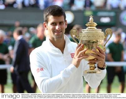 Wimbledon Championships 2014, AELTC,London, ITF Grand Slam Tennis Tournament, Herren Endspiel,Finale, Siegerehrung,Praesentation,Sieger Novak Djokovic (SRB) mit Pokal,Halbkoerper,Querformat,