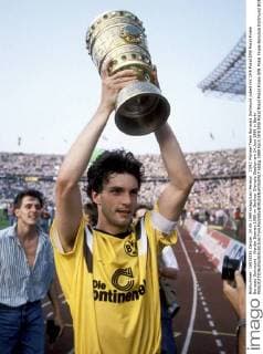 ZORC Michael Team Borussia Dortmund jubelt mit DFB Pokal DFB Pokal Finale Borussia Dortmund - Werder Bremen 1989 im Berliner Olympia Stadion am 24.Juni 1989 in Berlin 