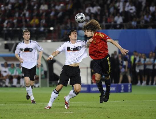 GOMEZ Mario Team Deutschland und PUYOL Carles UEFA Fussball Europameisterschaften 2008 in der Schweiz und Oesterreich. Finale in Wien im Ernst Happel Stadion Deutschland-Spanien 0:1 
