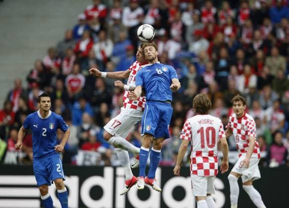 MARCHISIO Claudio Team Italien mit MANDZUKIC Mario UEFA Fussball Europameisterschaften 2012 in Polen und der Ukraine Spiel Nr.13 Italien - Kroatien 1 : 1 am 14.Juni in Poznan 