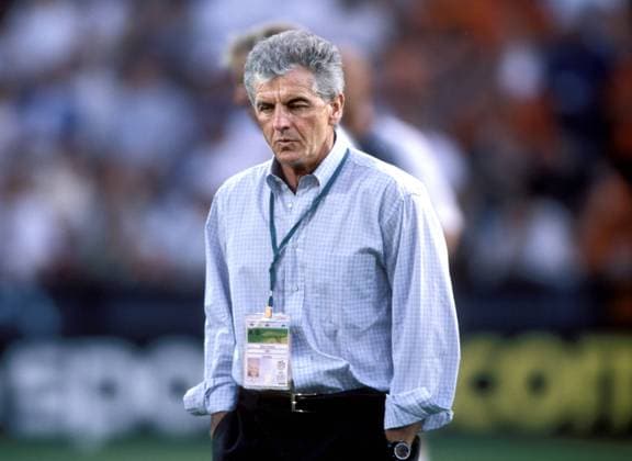 RIBBECK Erich Bundestrainer Team Deutschland ist mit seiner Mannschaft in der Vorrunde ausgeschieden UEFA Fussball Europameisterschaften in Holland und Belgien Vorrundenspiel BRD-Portugal 0 : 3 am 20.Juni 2000 in Rotterdam 