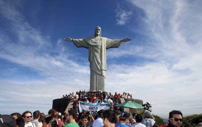 2014 FIFA World Cup - Argentinische Fans vor der Cristo Redentor Statue - Rio de Janeiro -