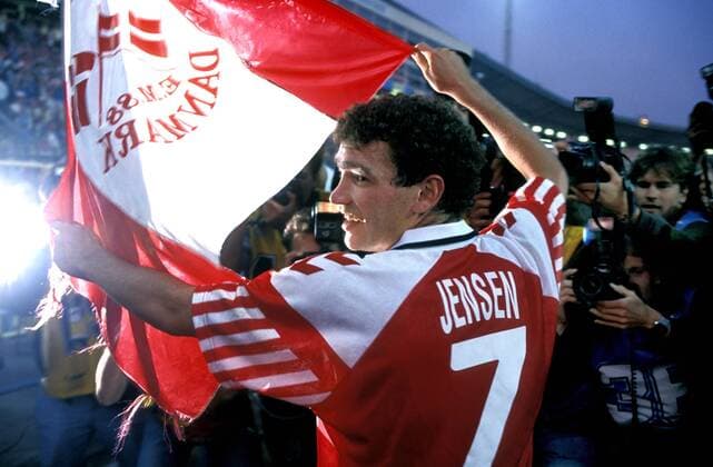 Fußball, EM Finale 1992 in Göteborg, Dänemark - Deutschland 2:0 JENSEN John TEAM DAENEMARK EUROPAMISTER 1992 UEFA Fussball Europameisterschaften 1992 in Schweden Finale Daenemark-Deutschland in Goeteborg 2 : 0 am 26.06.1992 