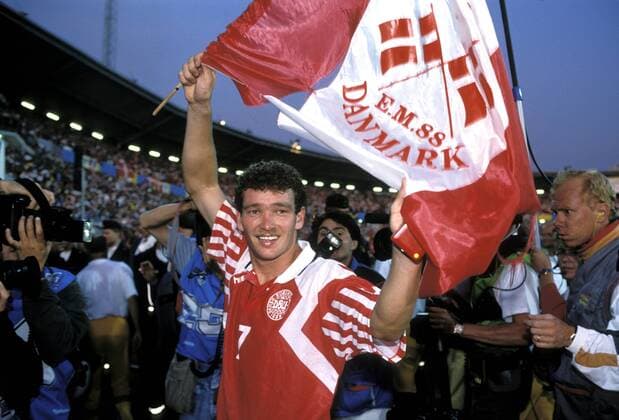 Fußball, EM Finale 1992 in Göteborg, Dänemark - Deutschland 2:0 JENSEN John TEAM DAENEMARK EUROPAMISTER 1992 UEFA Fussball Europameisterschaften 1992 in Schweden Finale Daenemark-Deutschland in Goeteborg 2 : 0 am 26.06.1992 