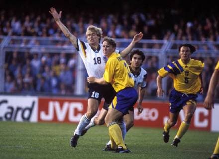 KLINSMANN Juergen Team Deutschland mit ERIKSSON Jan UEFA Fussball Europameisterschaften 1992 in Schweden Halbfinale Deutschland-Schweden in Stockholm am 21.06.1992 