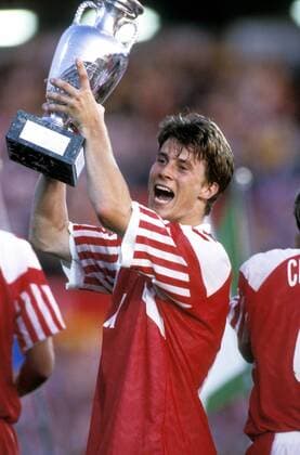 Fußball, EM Finale 1992 in Göteborg, Dänemark - Deutschland 2:0 LAUDRUP Brian TEAM DAENEMARK EUROPAMISTER 1992 UEFA Fussball Europameisterschaften 1992 in Schweden Finale Daenemark-Deutschland in Goeteborg 2 : 0 am 26.06.1992 