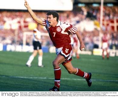 JENSEN John TEAM DAENEMARK EUROPAMISTER 1992 Jubelum Torschuetzen John Jensen nach seinem Tor zum 1 : 0 UEFA Fussball Europameisterschaften 1992 in Schweden Finale Daenemark-Deutschland in Goeteborg 2 : 0 am 26.06.1992 