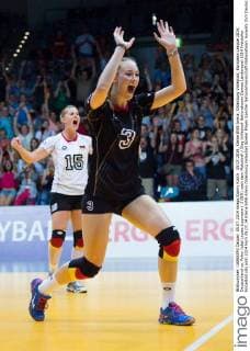 05.07.2014, Kleine EWE Arena, Oldenburg Volleyball, European League 2014, Deutschland vs. Polen Jubel Louisa Lippmann ( 3 GER) nach dem Matchball Sieg