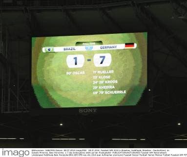 IMAGO Iconic Moments, Fußball 08.07.2014, Fussball WM 2014 in Brasilien, Halbfinale, Brasilien - Deutschland, im Estadio Mineirao, Belo Horizonte. 1:7 das Endergebnis steht auf der Anzeigetafel- 