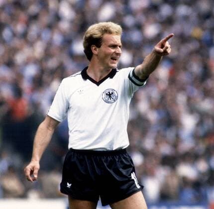 RUMMENIGGE Karl Heinz Kapitaen der DFB Auswahl FIFA Fussball Weltmeisterschaften 1982 in Spanien Vorrundenspiel Deutschland - Chile in Gijon am 20.06.1982 