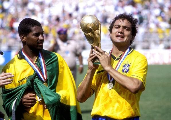 BRANCO Team Brazil Weltmeister mit Worldcup bei der Siegeehrung FIFA Fussball Weltmeisterschaften 1994 in USA Finale ITALIEN-BRASILIEN in Los Angeles Fussball am 17. Juli 1994 in Los Angeles 