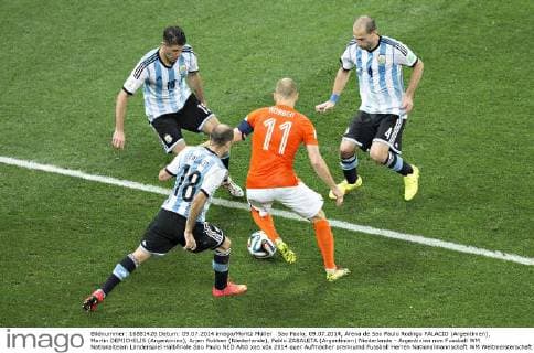 Sao Paolo, 09.07.2014, Arena de Sao Paulo Rodrigo PALACIO (Argentinien), Martin DEMICHELIS (Argentinien), Arjen Robben (Niederlande), Pablo ZABALETA (Argentinien) Niederlande - Argentinien mm