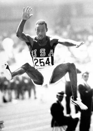 Olympische Sommerspiele in Mexiko-Stadt, Weitsprung: Bob Beamon (USA) springt mit 8,90 m Weltrekord