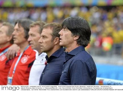 08.07.2014, Fussball WM 2014 in Brasilien, Halbfinale, Brasilien - Deutschland, im Estadio Mineirao, Belo Horizonte. v.l. Mannschaftsarzt Dr. med. Hans-Wilhelm Müller-Wohlfahrt (Deutschland), Torwarttrainer Andreas Köpke (Deutschland) , Co-Trainer Hans-Dieter Flick (Deutschland) und Bundestrainer Joachim Löw (Deutschland) 
