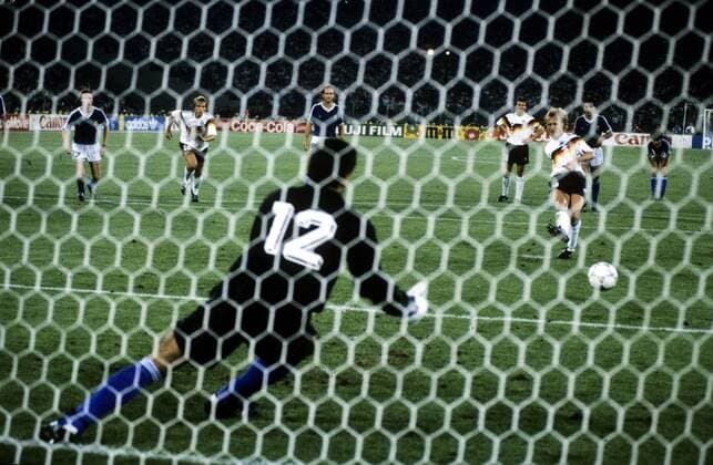 Fussball Weltmeisterschaft 1990: Endspiel Deutschland-Argentinien 1:0 in Rom. Andreas Brehme verwandelt den 11m zum Siegtor HM