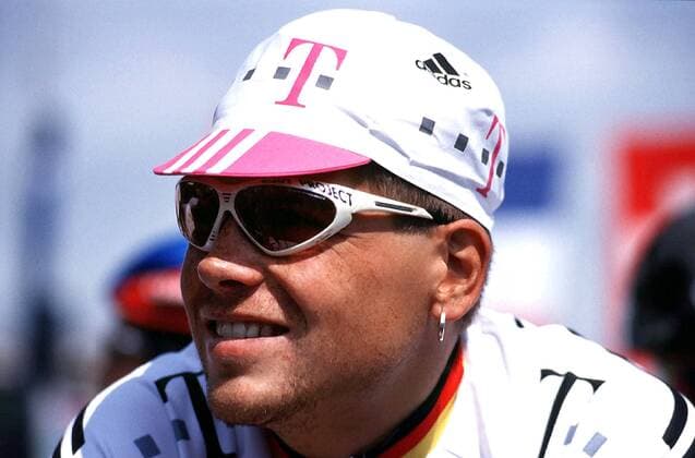 ULLRICH Jan Team Telekom Weltcup Rennen in Zurzach Schweiz 1999 Radsport Portrait Copyright by Sportphoto Laci Perenyi 40667 Meerbusch Im Kamp 44 Tel.02132 6266 Fax 02132 6254 Stadtsparkasse Düsseldorf (30050110) Kto.61003810 eMail: laci@sportphoto-perenyi.de 