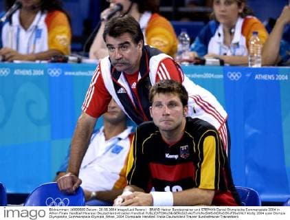 BRAND Heiner Bundestrainer und STEPHAN Daniel Olympische Sommerspiele 2004 in Athen Finale Handball Maenner Deutschland-Kroatien Handball 