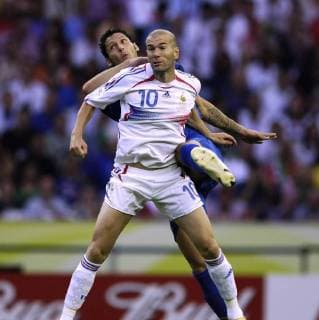 ZIDANE Zinedine Team_Frankreich und MATERAZZI Marco FIFA_Fussball Weltmeisterschaften 2006 in Deutschland Fussball Finale Italien-Frankreich im Berliner Olympiastadion 