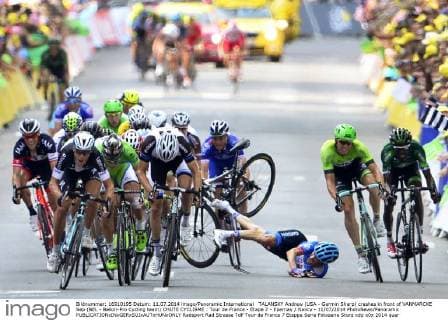 TALANSKY Andrew (USA - Garmin Sharp) crashes in front of VANMARCKE Sep (BEL - Belkin-Pro Cycling team) CHUTE CYCLISME : Tour de France - Etape 7 - Epernay Nancy - 11 07 2014 PhotoNews Panoramic 