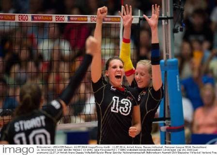 11.07.2014, Anhalt Arena, Dessau Volleyball, European League 2014, Deutschland vs. Griechenland Jubel Jennifer Pettke ( 13 GER), Jana Franziska Poll ( 7 GER)
