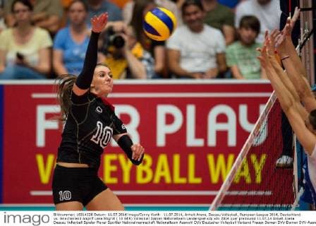 11.07.2014, Anhalt Arena, Dessau Volleyball, European League 2014, Deutschland vs. Griechenland Angriff Lena Stigrot ( 10 GER)