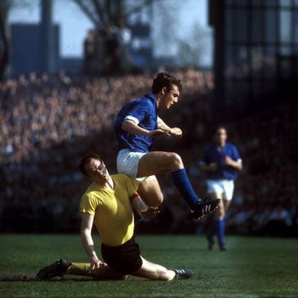Wolfgang Paul (Borussia Dortmund, li.) gegen Herbert Höbusch (FC Schalke 04)