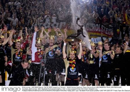 BAUR Markus Kapitaen Team Deutschland WELTMEISTER TEAM_DEUTSCHLAND Handball_Weltmeister_BRD Handball Weltmeisterschaften 2007 in Deutschland Finale BRD-Polen Siegeehrung 