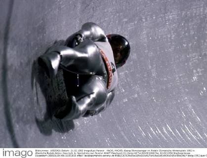 HACKL HACKEL Georg Olympiasieger im Rodeln Olympische Winterspiele 1992 in Albertville Rodeln Aktion Copyright by Sportphoto Laci Perenyi 40667 Meerbusch Im Kamp 44 Tel.02132 6266 Fax 02132 6254 Stadtsparkasse Düsseldorf (30050110) Kto.61003810 eMail: laci@sportphoto-perenyi.de 