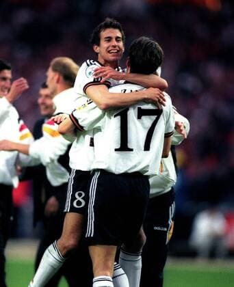 SCHOLL Mehmet Schlussjubel mit ZIEGE Christian UEFA Fussball Europameisterschaften 1996 in England Fussball Schlussjubel Finale Fussball Europameisterschaften 1996 in Wembley Tschechien-Deutschland 
