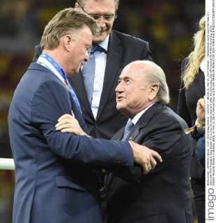 (140712) -- BRASILIA, July 12, 2014 (Xinhua) -- Netherlands coach Louis Van Gaal (L) talks with FIFA President Sepp Blatter (R) during the medal ceremony after the third place play-off match of 2014 FIFA World Cup at the Estadio Nacional Stadium in Brasilia, Brazil, on July 12, 2014.(Xinhua Yang Lei)(rh) (SP) BRASILIA-WORLD CUP 2014-THIRD PLACE 