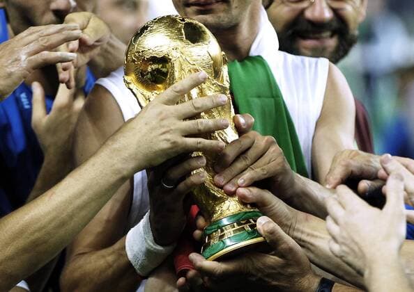 WORLD CUP WELT CUP POKAL WELT POKAL FIFA Fussball Weltmeisterschaften 2006 in Deutschland Finale im Olympiastadion in Berlin Italien-Frankreich am 09.Juli 2006 
