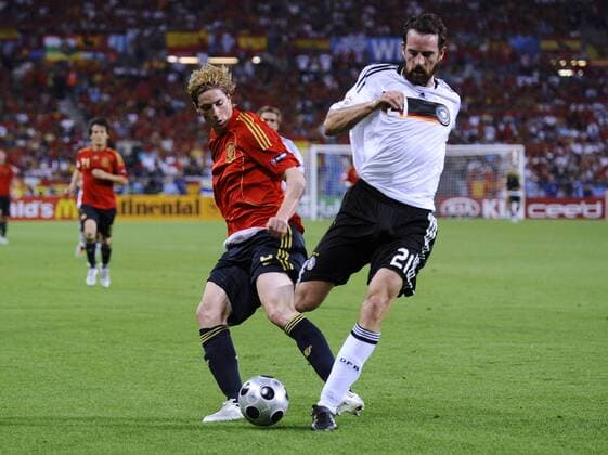 TORRES Fernando Team Spanien und METZELDER Christoph UEFA Fussball Europameisterschaften 2008 in der Schweiz und Oesterreich. Finale in Wien im Ernst Happel Stadion Deutschland-Spanien 0:1 