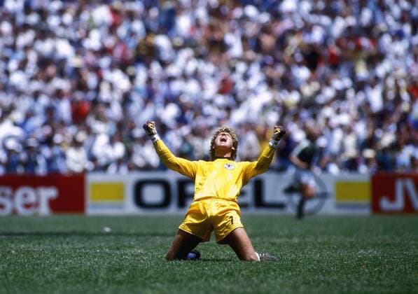 SCHUMACHER Harald Torwart Team Deutschland jubelt nach dem Tor durch VOELLER Rudi Finale ARGENTINIEN-DEUTSCHLAND am 29.06.1986 in Mexico Stadt im Azteken Stadion 3 : 2 FIFA Fussball Weltmeisterschaften 1986 in Mexico 