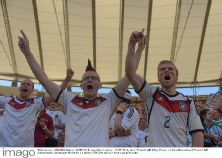 13.07.2014, xbtx, Fussball WM 2014, Finale, v.l. Fans Deutschland
