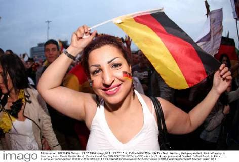 13.07.2014, Fußball-WM 2014, Kia Fan Fest Hamburg Heiligengeistfeld. Public-Viewing in Hamburg beim Finale Deutschland . Deutschland Fan 