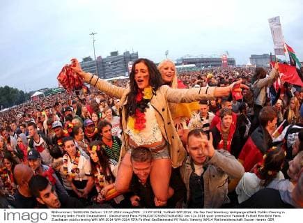 13.07.2014, Fußball-WM 2014, Kia Fan Fest Hamburg Heiligengeistfeld. Public-Viewing in Hamburg beim Finale Deutschland . Deutschland Fans 