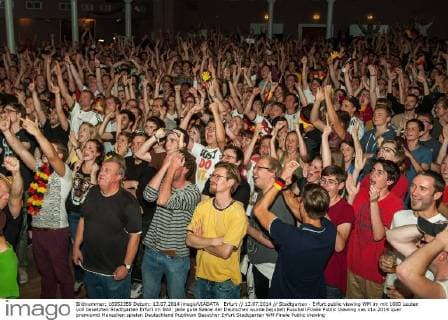 Erfurt 13.07.2014 Stadtgarten - Erfurt public viewing WM im mit 1000 Leuten voll besetzten Stadtgarten Erfurt im Bild: jede gute Szene der Deutschen wurde bejubelt