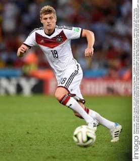 FUSSBALL WM 2014 FINALE Deutschland - Argentinien 13.07.2014 Toni Kroos (Deutschland) am Ball