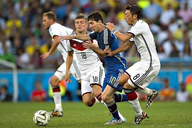 082130714RDI_GER_ARG_MESSI Action photo during the Germany vs Argentina, Final of the World Cup 2014, pictured: TONI KROOS, LIONEL MESSI, Mesut Özil 13 07 2014 xOSVALDOxAGUILARx 