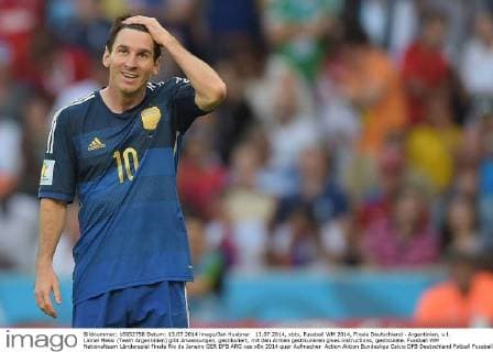 13.07.2014, xbtx, Fussball WM 2014, Finale Deutschland - Argentinien, v.l. Lionel Messi (Team Argentinien) gibt Anweisungen, gestikuliert, mit den Armen gestikulieren gives instructions, gesticulate.