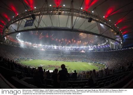 Feuerwerk nach dem Finale der FIFA WM 2014 im Maracana Stadion von Rio de Janeiro - xOMARxMARTINEZx 