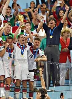 Rio de Janeiro - FIFA WM 2014 - Finale Deutschland - Im Bild: Philipp Lahm, Lukas Podolski, Thomas Müller, Joachim Löw 