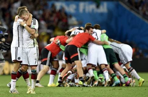 RIO DE JANEIRO, July 13, 2014 (Xinhua) -- Germany s Thomas Müller (L) and Bastian Schweinsteiger celebrate their victory after the final match between Germany and Argentina of 2014 FIFA World Cup at the Estadio do Maracana Stadium in Rio de Janeiro, Brazil, on July 13, 2014. Germany won 1-0 over Argentina after 120 minutes and took its fourth World Cup title on Sunday. (Xinhua Qi Heng)(pcy) (SP)BRAZIL-RIO DE JANEIRO-WORLD CUP 2014-FINAL-GERMANY VS ARGENTINA 