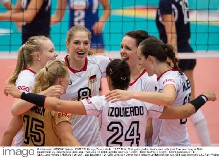 13.07.2014, Wiedigsburghalle, Nordhausen Volleyball, European League 2014, Deutschland vs. Griechenland Jubel Lisa Thomsen ( 15 GER), Jennifer Geerties ( 6 GER), Berit Kauffeldt ( 8 GER), Carina Aulenbrock ( 17 GER), Lena Möllers Moellers ( 16 GER), Lisa Izquierdo ( 24 GER)