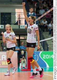 13.07.2014, Wiedigsburghalle, Nordhausen Volleyball, European League 2014, Deutschland vs. Griechenland Jubel Jennifer Geerties ( 6 GER), Jennifer Pettke ( 13 GER)