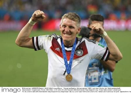 Freude bei Bastian Schweinsteiger (GER) nach dem Gewinn der Weltmeisterschaft Deutschland - Argentinien, Finale, WM 2014, 13.07.2014 EP_CEZ